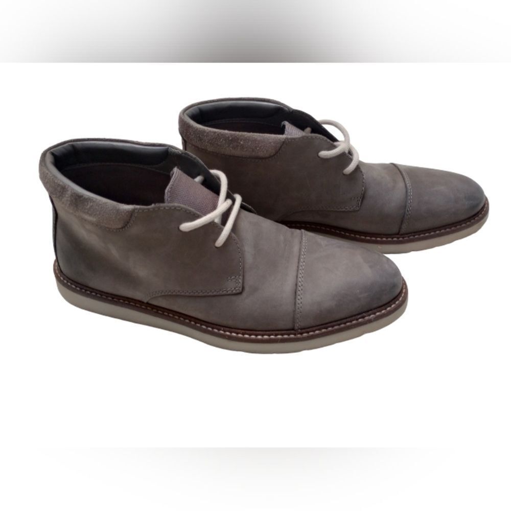 Clarks Grandin Top Chukka Boot in Gray Nubuck, size 8